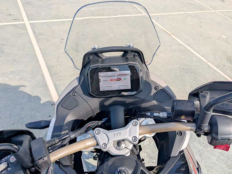 TVS Apache RTX 300 Review dash