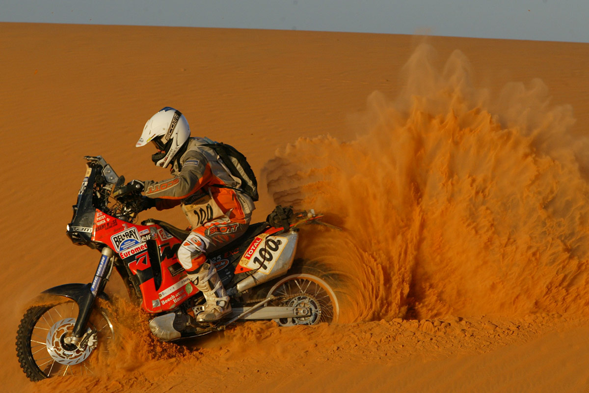 Women in Dakar The Dakar Double X Factor body image 6