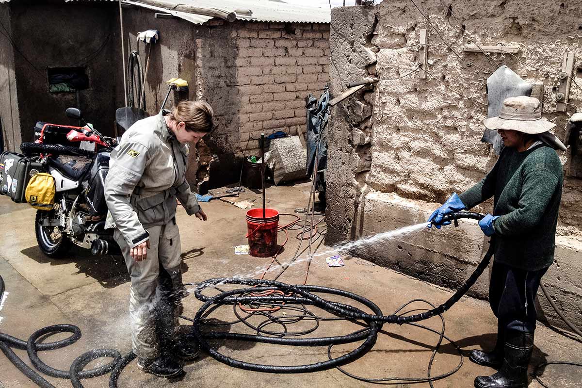 Una ragazza in bolivia Body Image 5