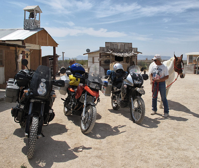 Ecco l'immagine del corpo di Texas Three Gals Hit the Road 1