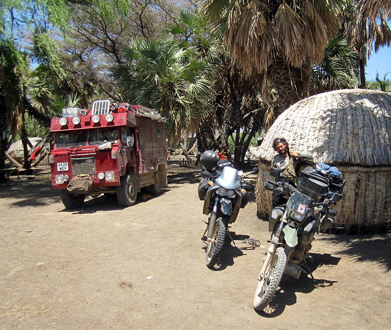 Immagine del corpo di una cavalcata selvaggia lungo il lago Turkana 1