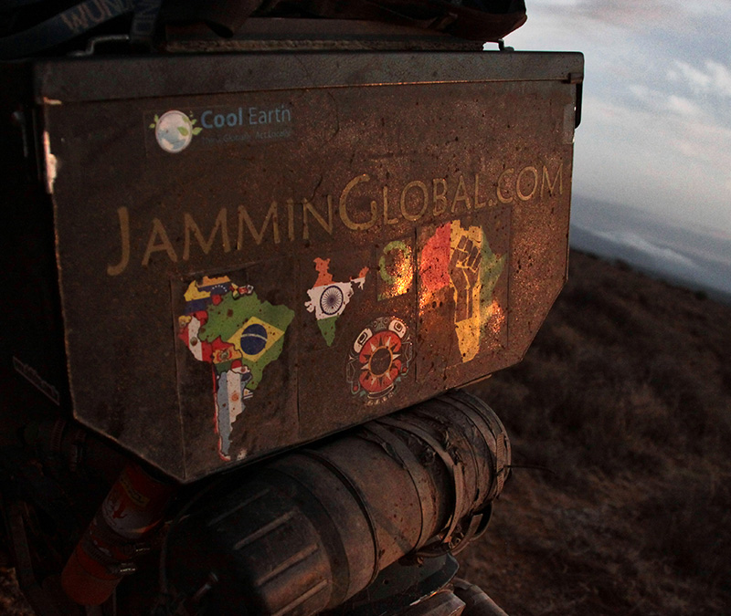 Immagine del corpo della corsa selvaggia lungo il lago Turkana 2