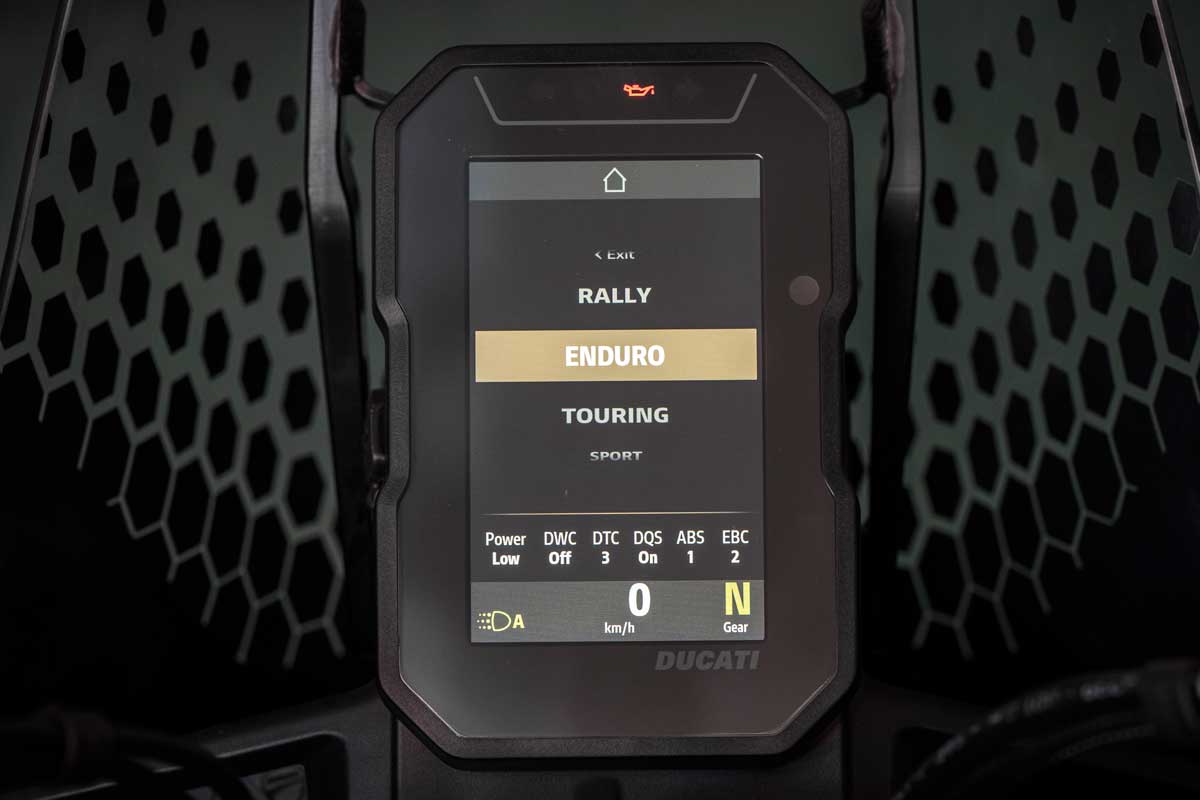 Ducati Desertx Rally Review screen