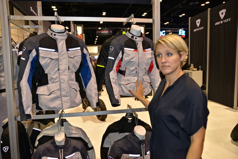 AIMExpo2015-056-REVIT-MidRange