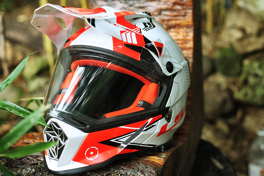 Ls2 mx436 pioneer store trigger adventure helmet