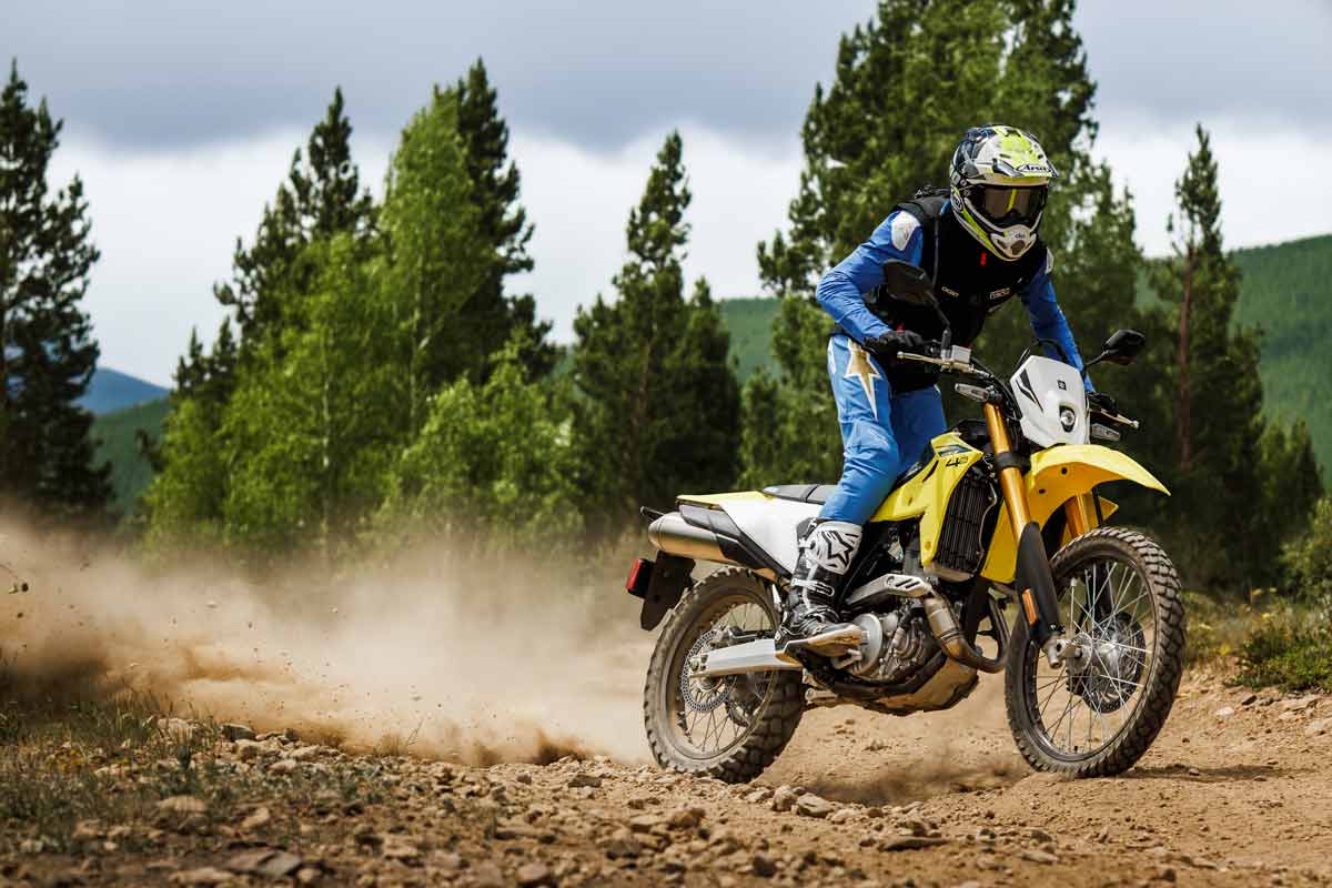 Suzuki 2025 DRZ 4S SM 8 Action